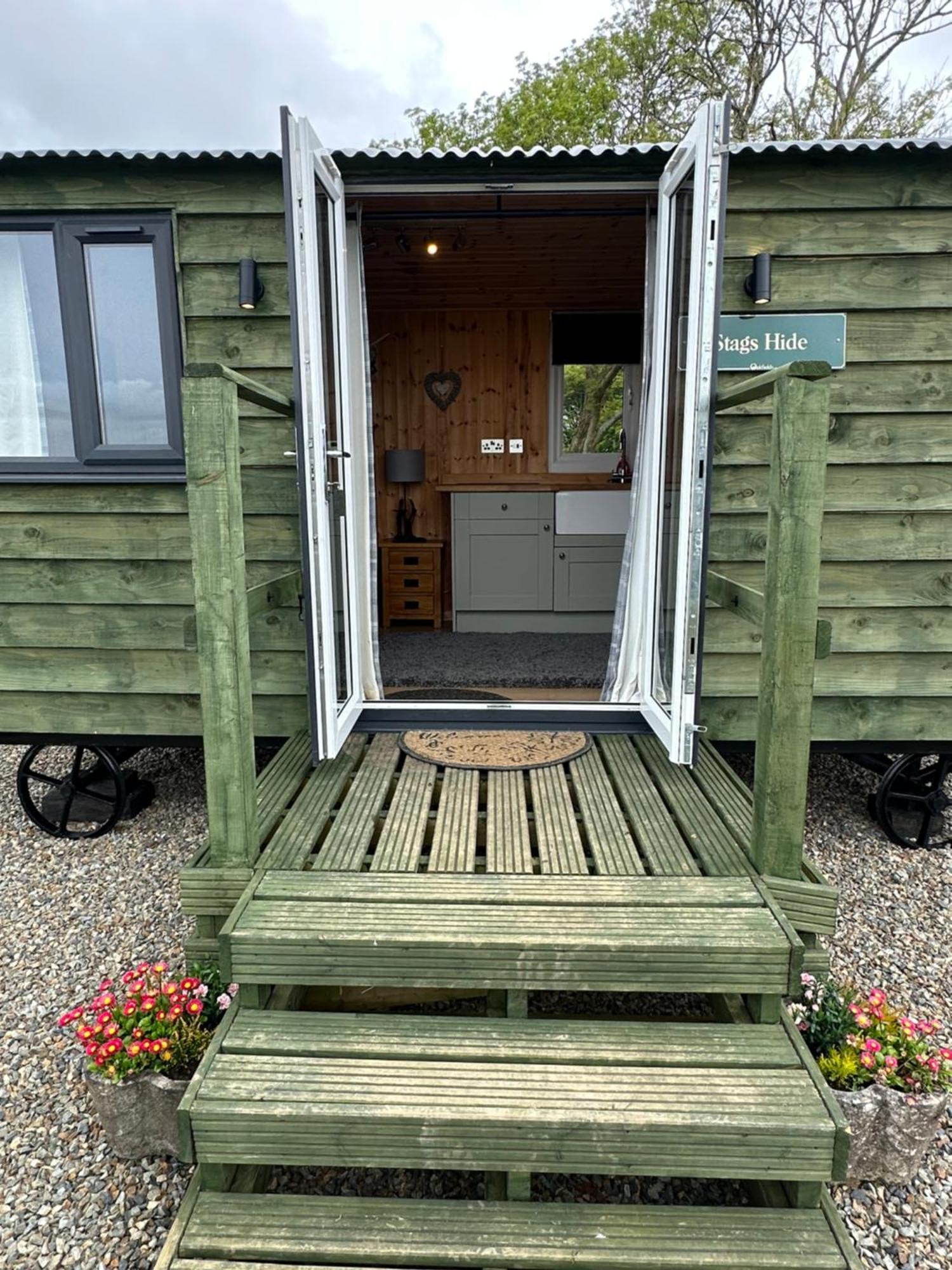 Stags Hide Hotell Minwear Exteriör bild