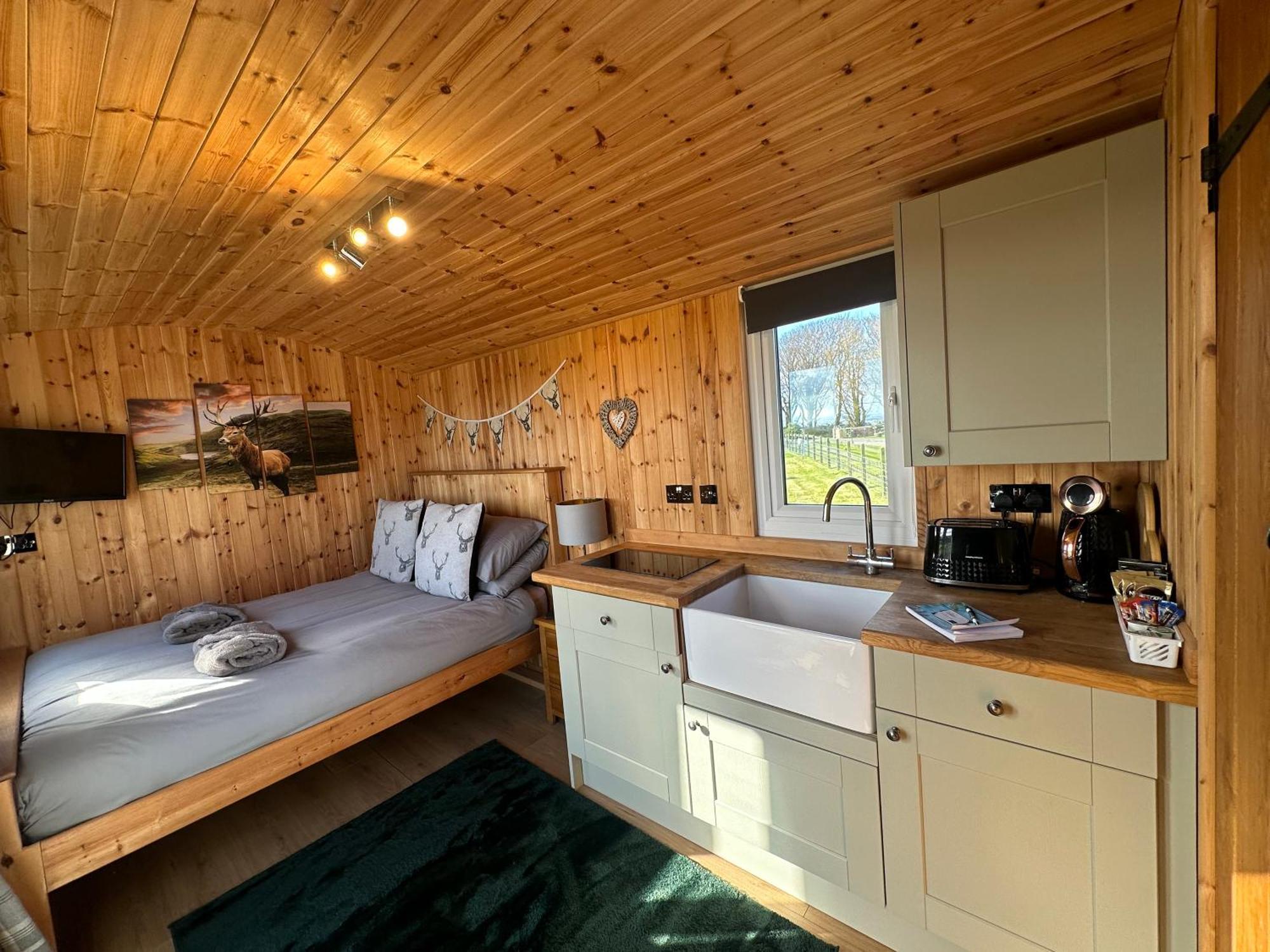 Stags Hide Hotell Minwear Exteriör bild